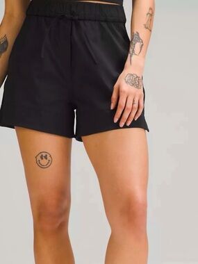 Lululemon Black Cinchable High-Waist Short 3.5”